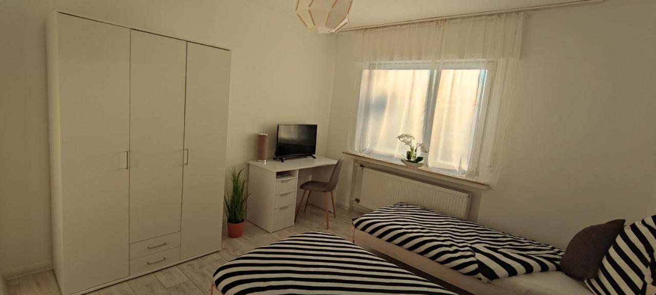 Schoene Und Optimal Gelegene Wohnung Weisskirchen Bagian luar foto