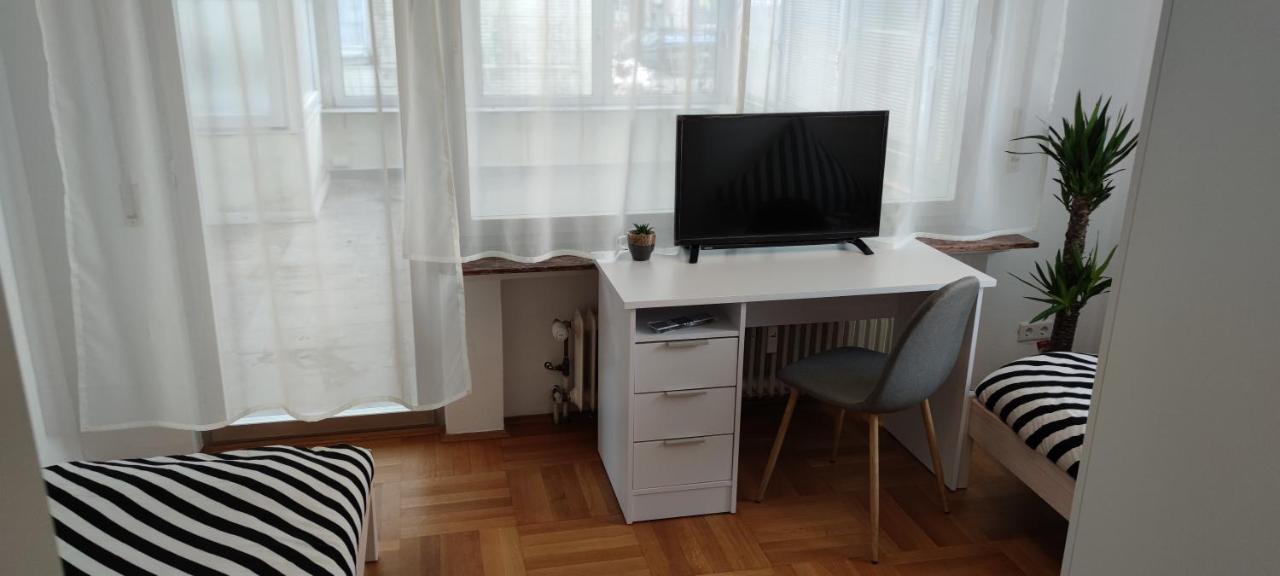 Schoene Und Optimal Gelegene Wohnung Weisskirchen Bagian luar foto