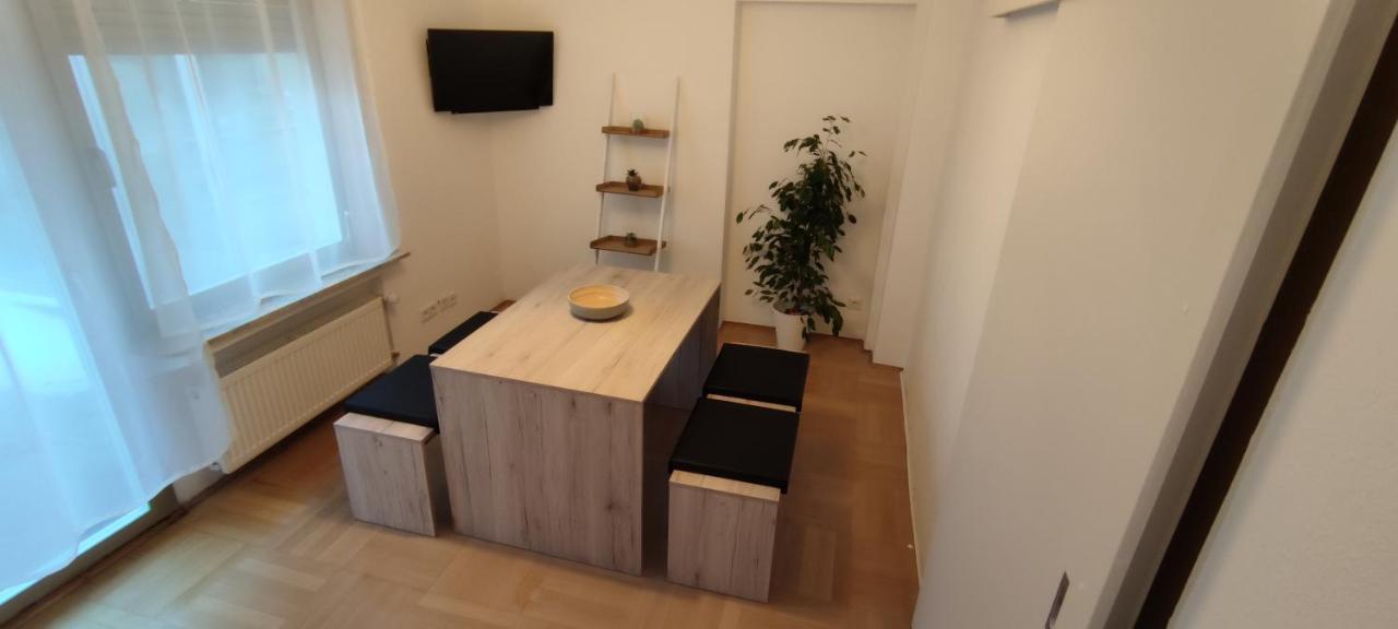 Schoene Und Optimal Gelegene Wohnung Weisskirchen Bagian luar foto