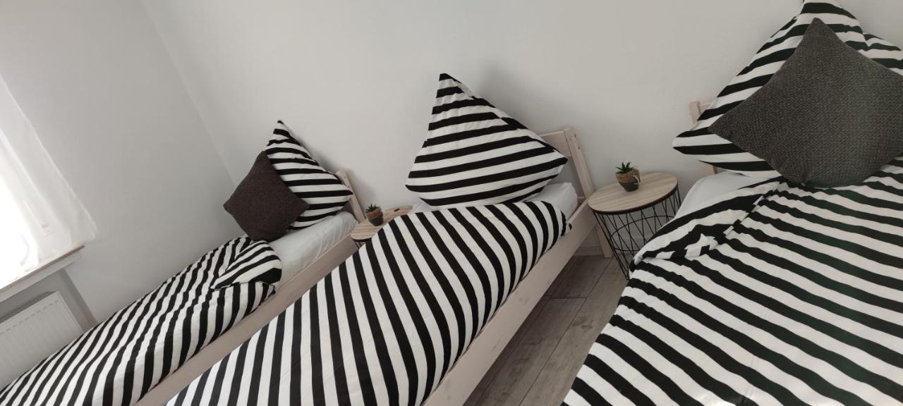 Schoene Und Optimal Gelegene Wohnung Weisskirchen Bagian luar foto